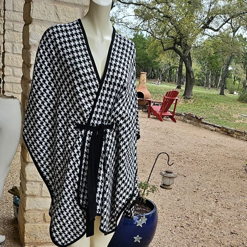 Charter Club Black & White Houndstooth Acryluc Knit Wrap Cape Jacket Small